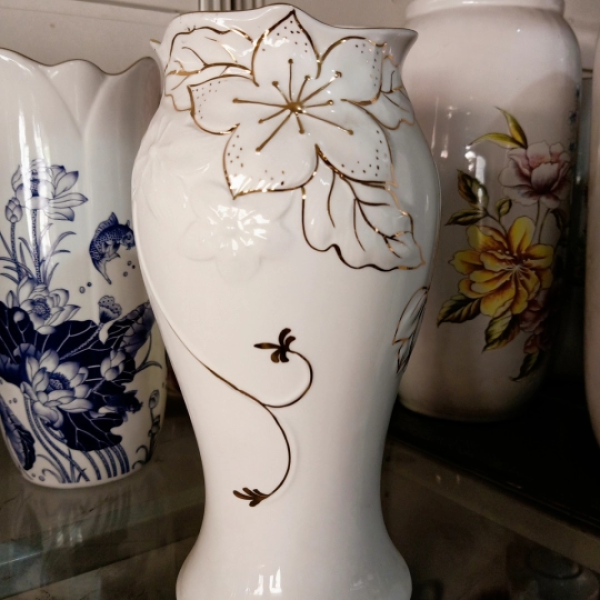 LỌ HOA BÔNG TRẮNG