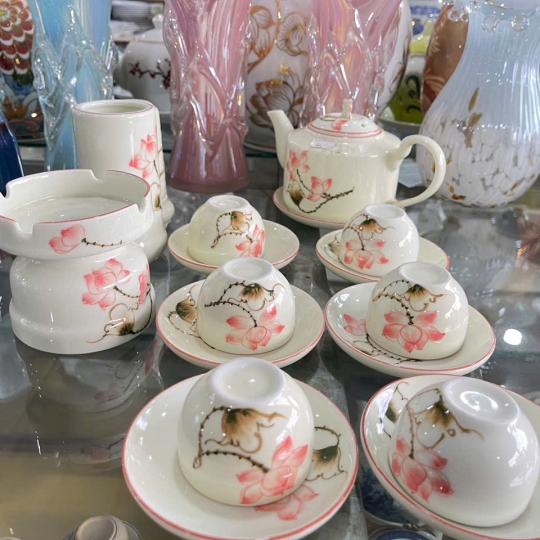 BỘ ẤM - TÁCH TRÀ HỌA TIẾT HOA SEN HỒNG