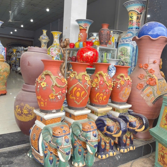 BÌNH CẮM HOA ĐẮP NỔI